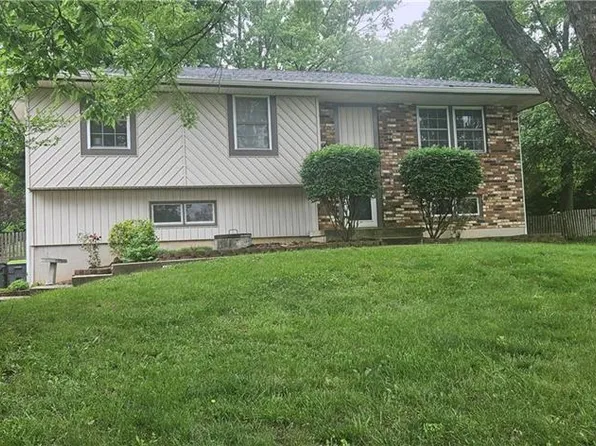 14396 Greentree Ln, Olathe, KS 66061