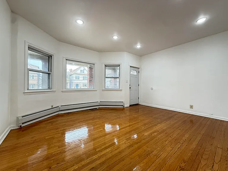 136 W 31st St #1 — Photo 4