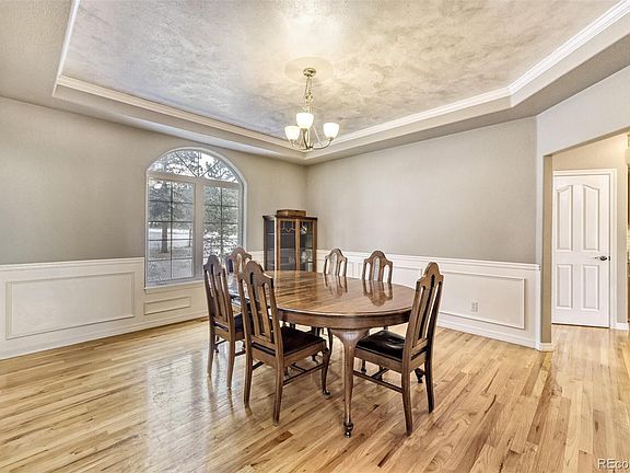 4th image of 725 Lancers Court W