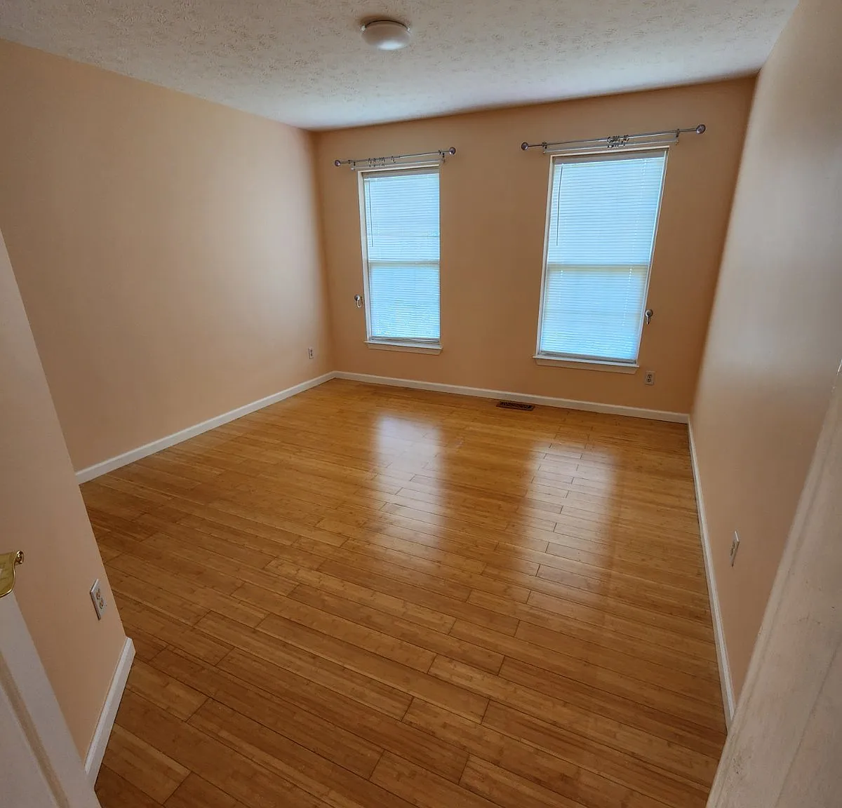 4 bed, 2.5 bath, 2108 sqft, $2,300 — Photo 4