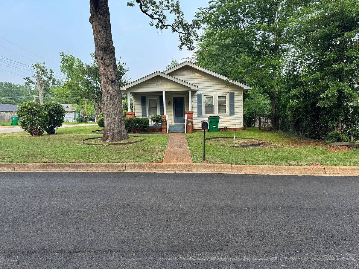 Building Photo - 900 S Micheaux Ave
