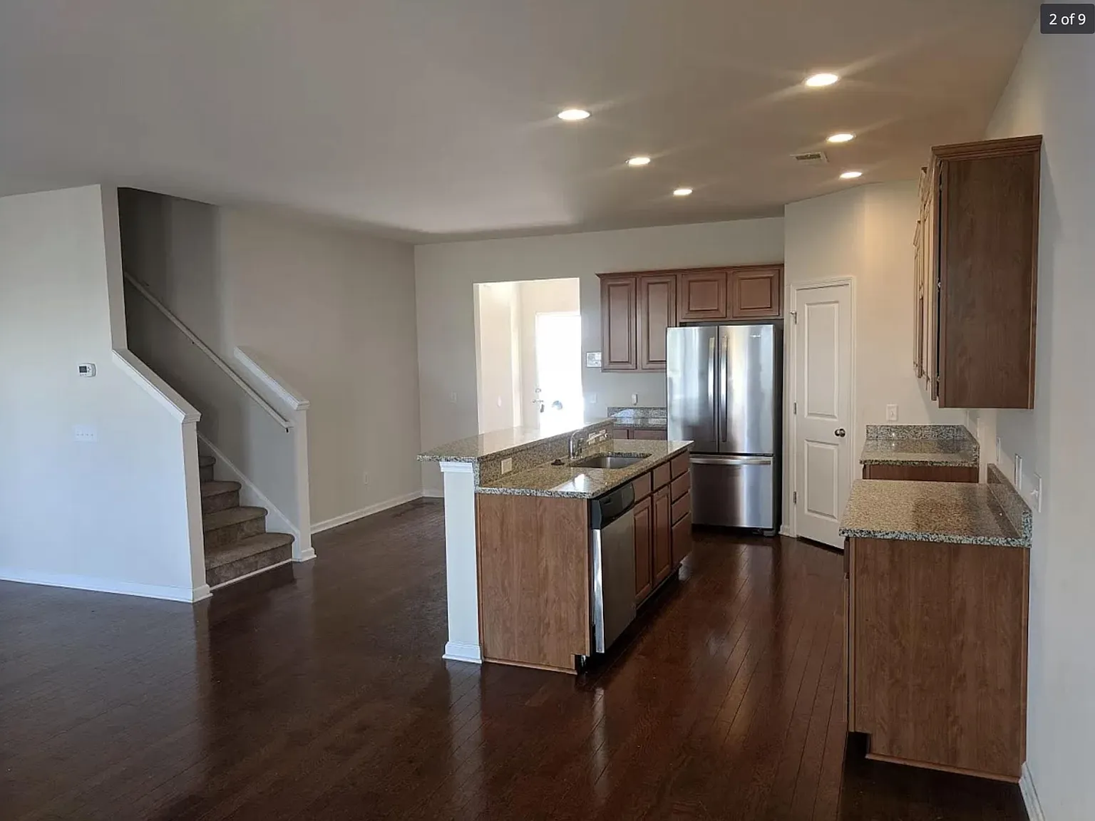 4 bed, 2700 sqft, $2,500 — Photo 2