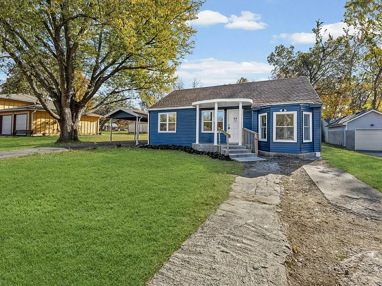 5631 Parkview Ave — Photo 2