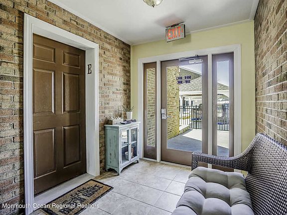 3rd image of 320 Maryland Ave APT 10E