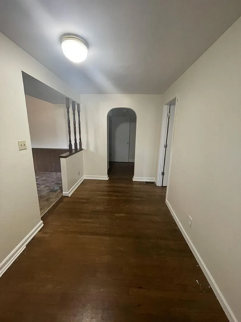 207 E. 19th St. — Photo 3