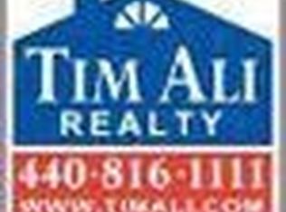 606 Barrett Rd, Berea, OH 44017