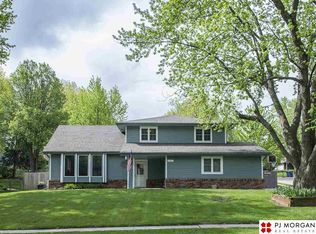 701 Shannon Rd, Papillion, NE 68046