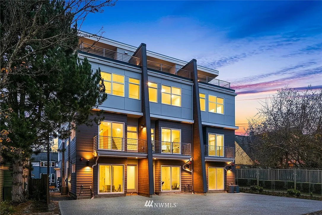 4738 C 35th Avenue S photo 1