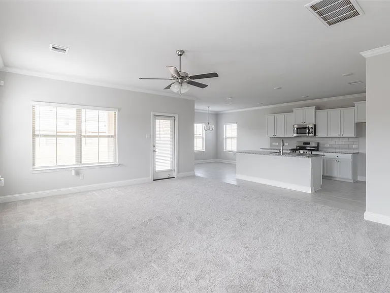 401 Sunray Lake Ln — Photo 10