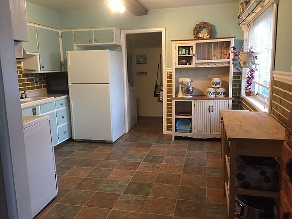 5th image of 421 Wayside Dr