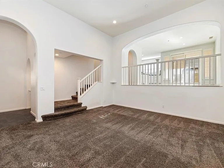 4433 Owens St — Photo 8