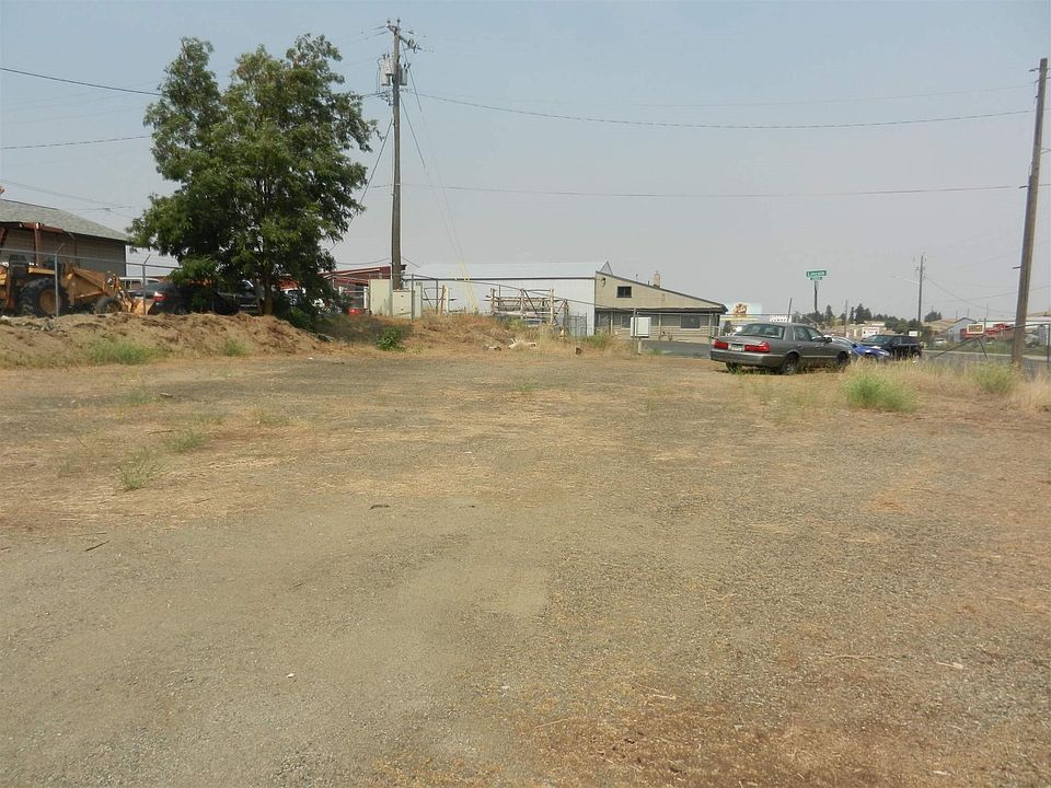 2nd image of 7931 N Market St