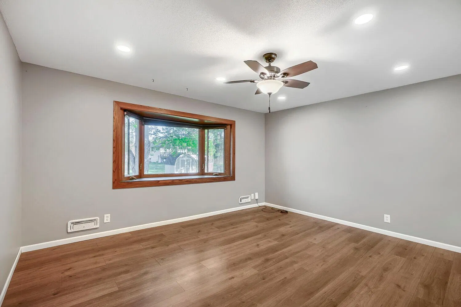 4 bed, 2.0 bath, 2000 sqft, $2,895 — Photo 3