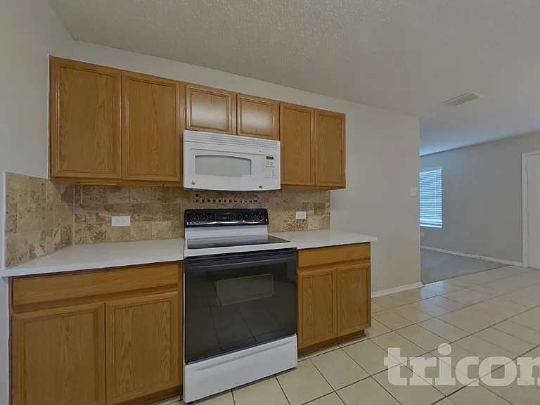 4865 Waterford Dr — Photo 8