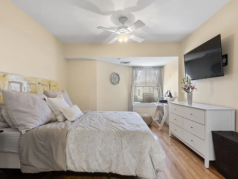 10 Seaport Dr #2111 — Photo 19