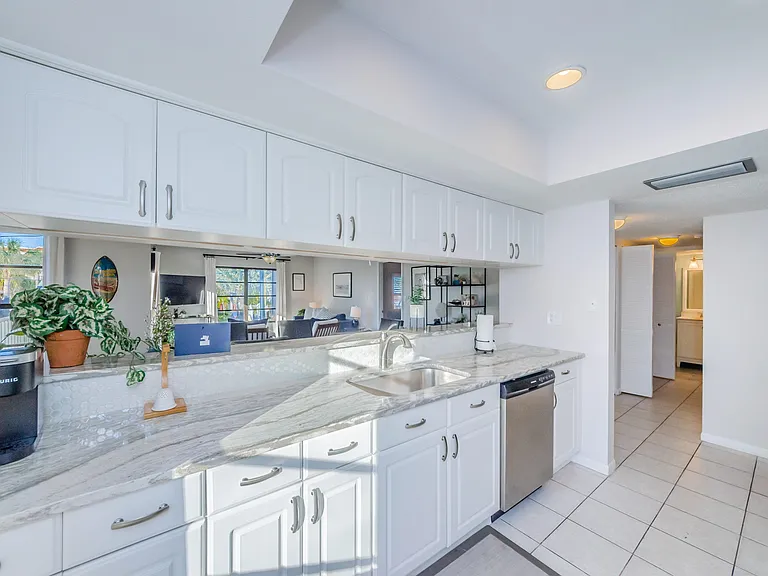 15 Glendale St #1B — Photo 20