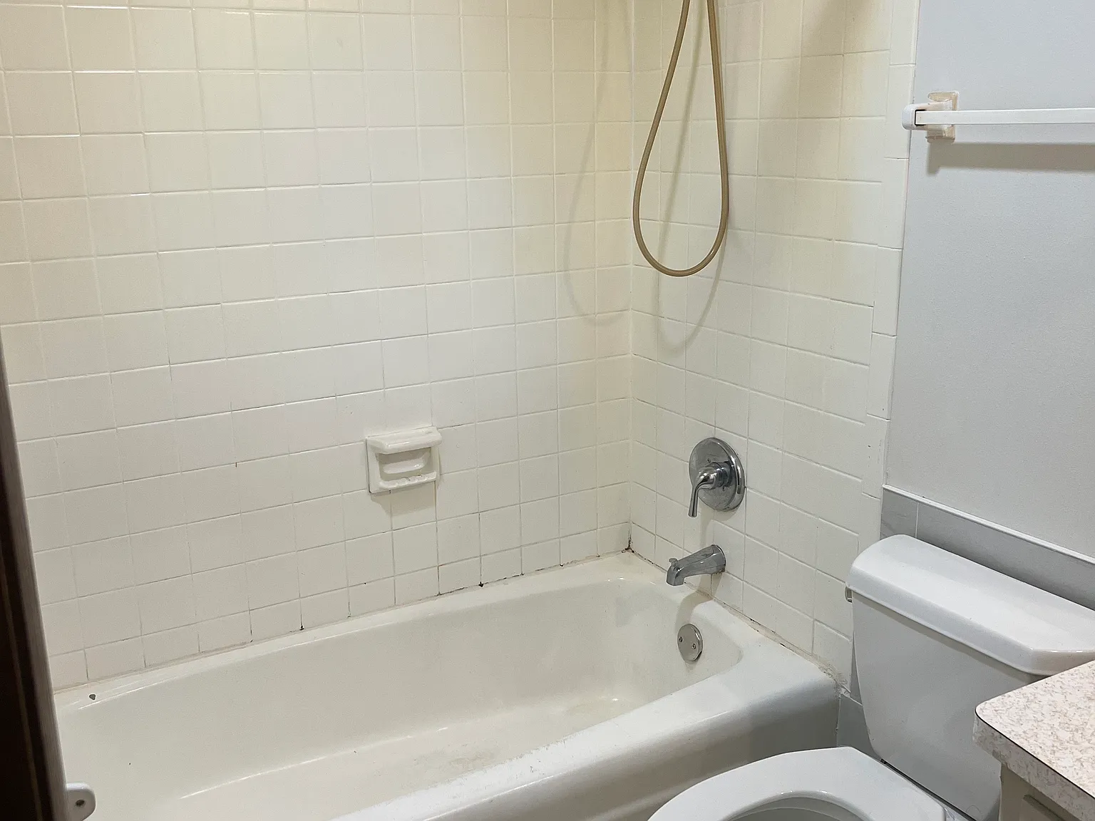 3 bed, 1.5 bath, $2,000 — Photo 2