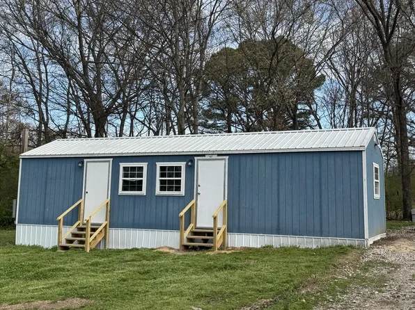 686 W 4th St, Newark, AR 72562