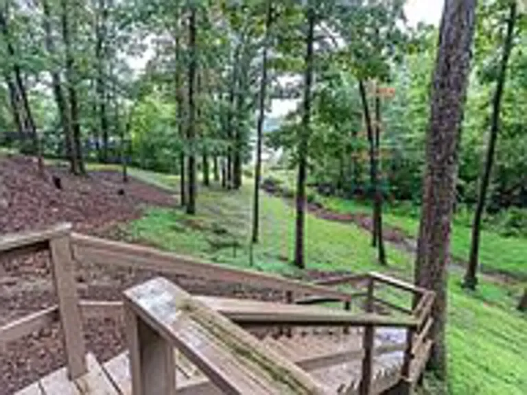 Valley Dr — Photo 14