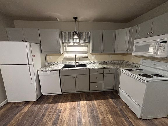 3rd image of 9942 Linn Ave