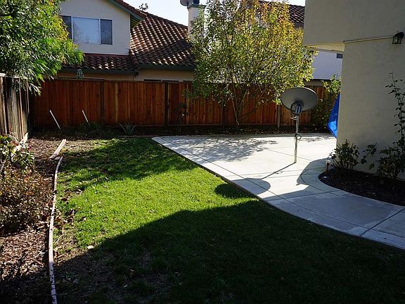 Huge Side Yard
