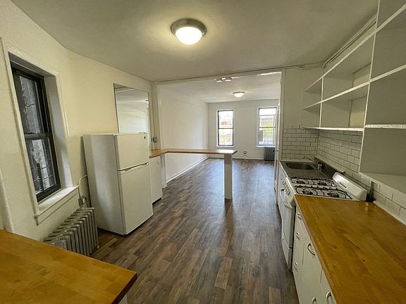 2nd image of 170 Ludlow St APT 3A