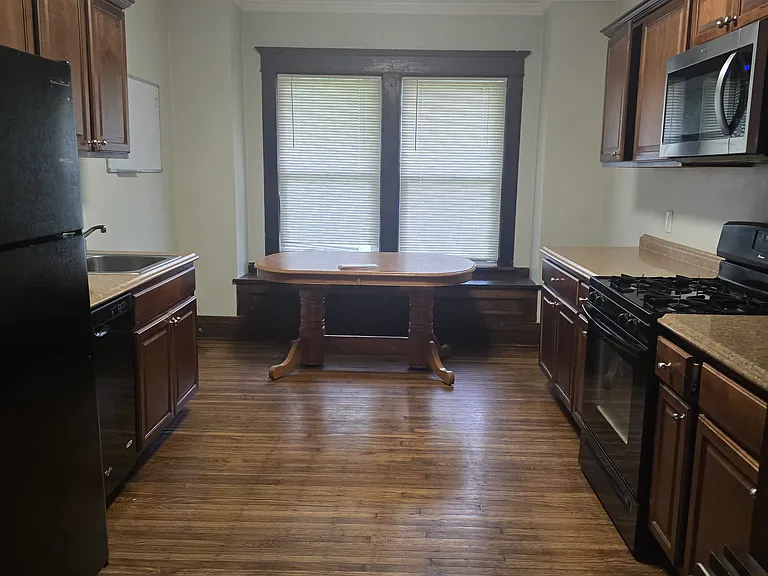 142 Englewood Ave — Photo 6