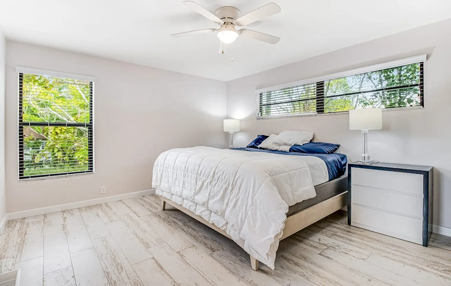 3 bed, 2.0 bath, 1582 sqft, $4,428 — Photo 4