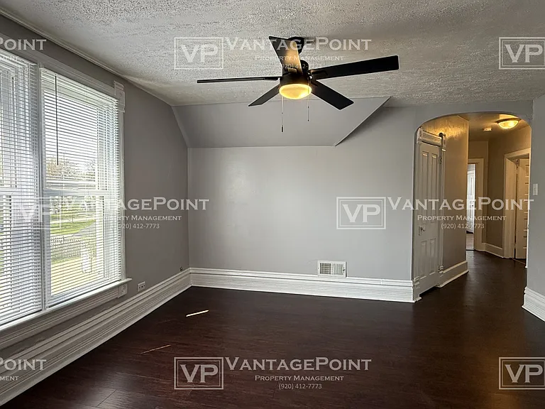 813 N Broadway — Photo 3