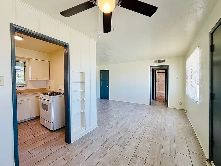 1 Bedroom Cottage Style Homes! — Photo 7