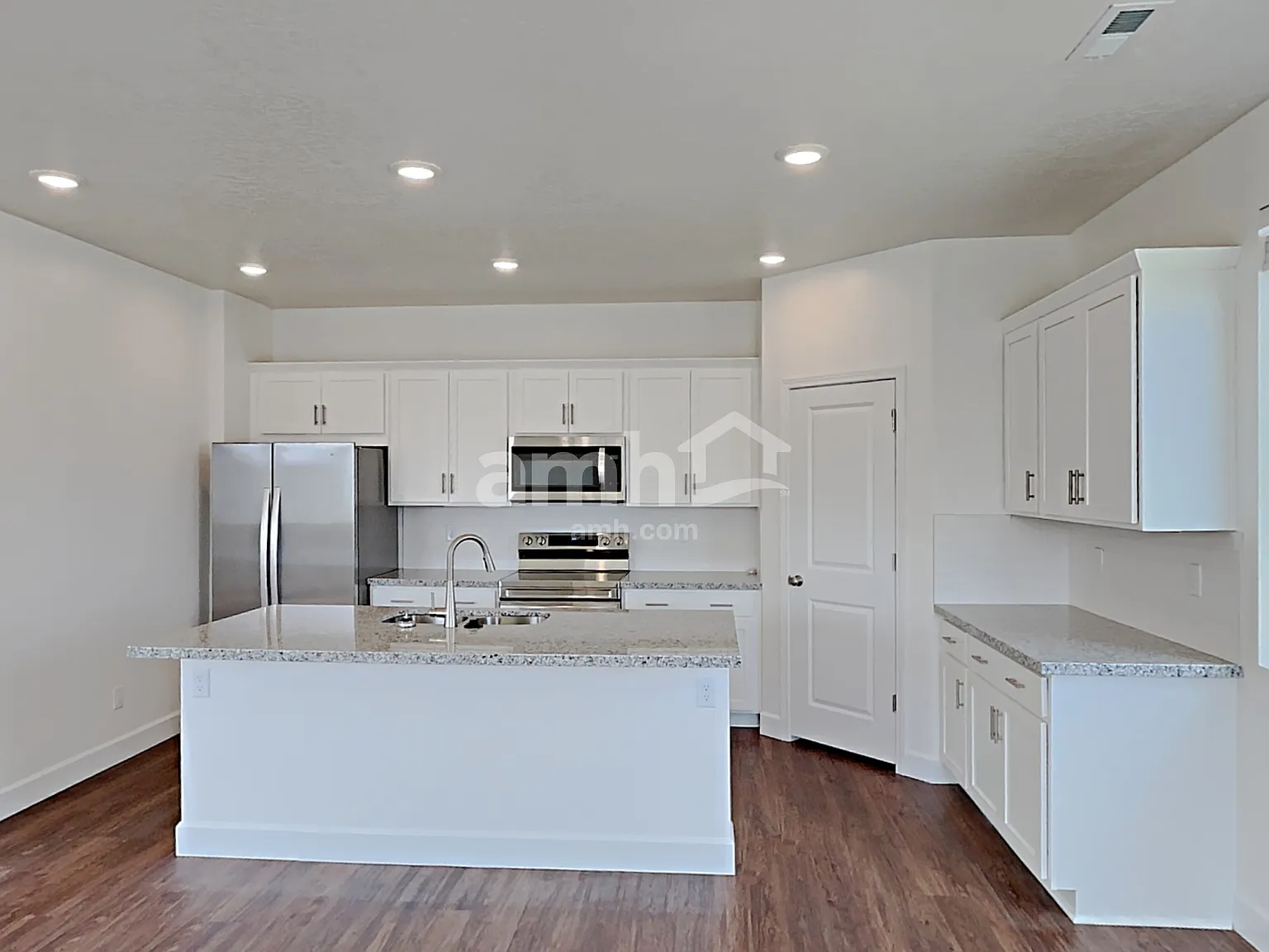 4 bed, 3.5 bath, 2703 sqft, $2,925 — Photo 3
