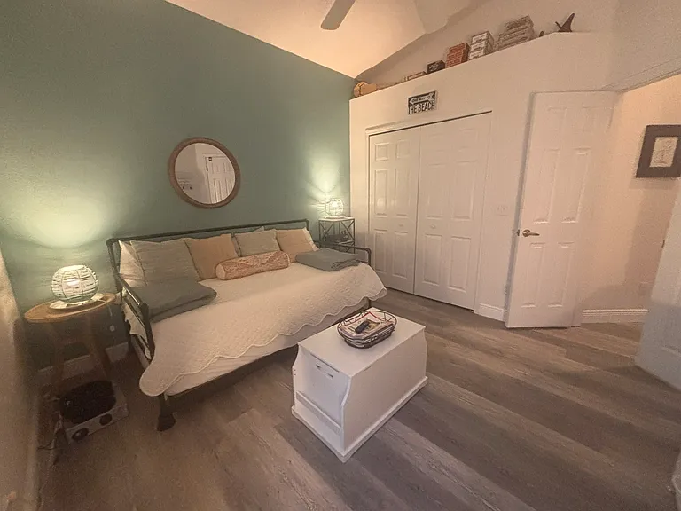 399 Renaissance Ave — Photo 22