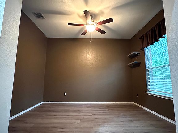 3rd image of 1625 Mineral Springs Dr