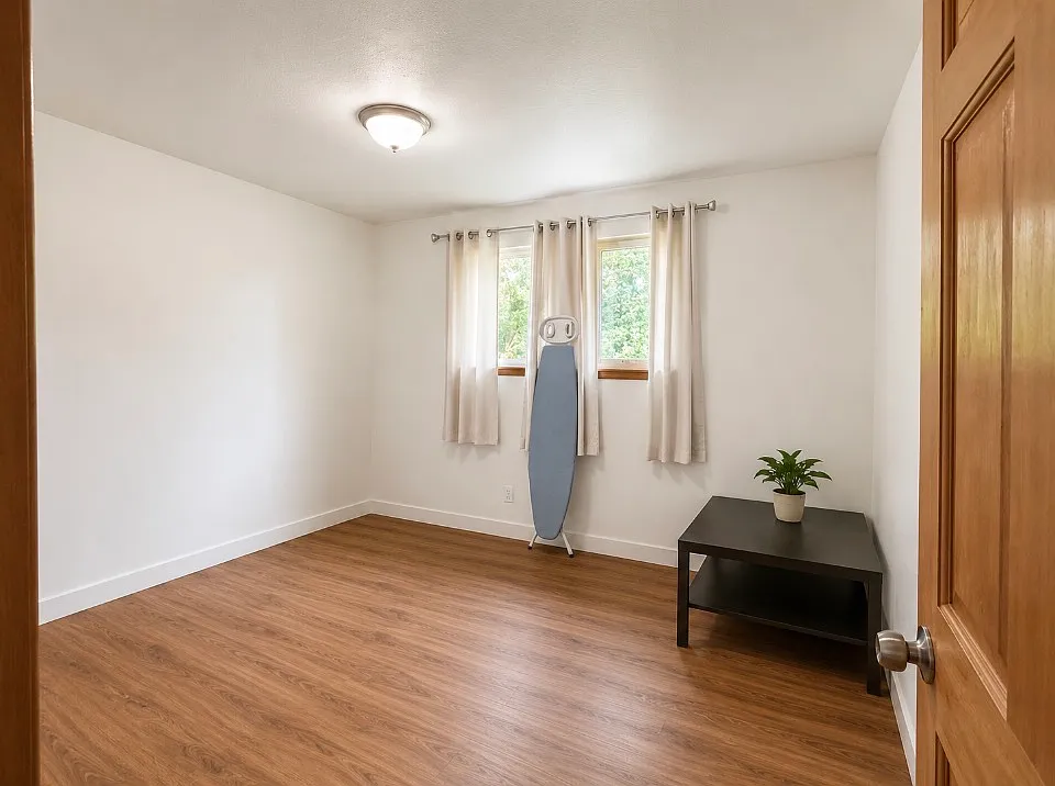 3 bed, 1000 sqft, $2,800 — Photo 3