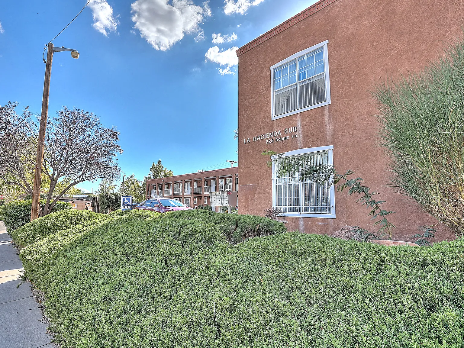 Hacienda Sur Apartments — Photo 4