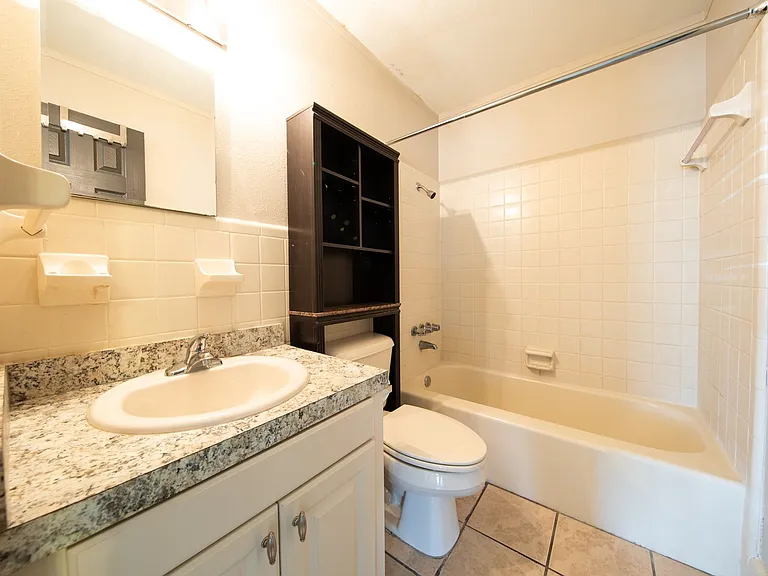 Lake Silver Apartments — Photo 9