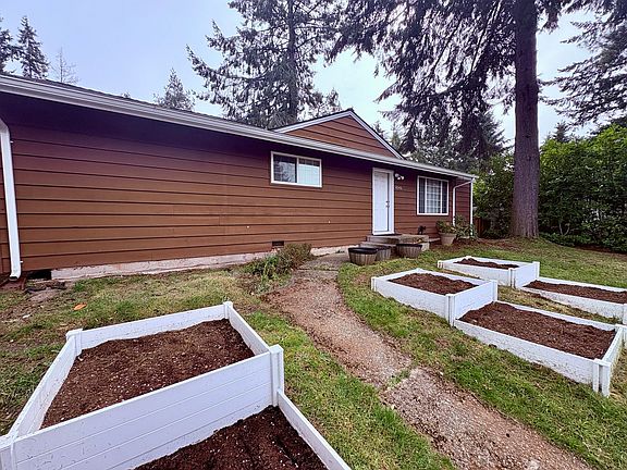 3rd image of 18540 10th Ave NE