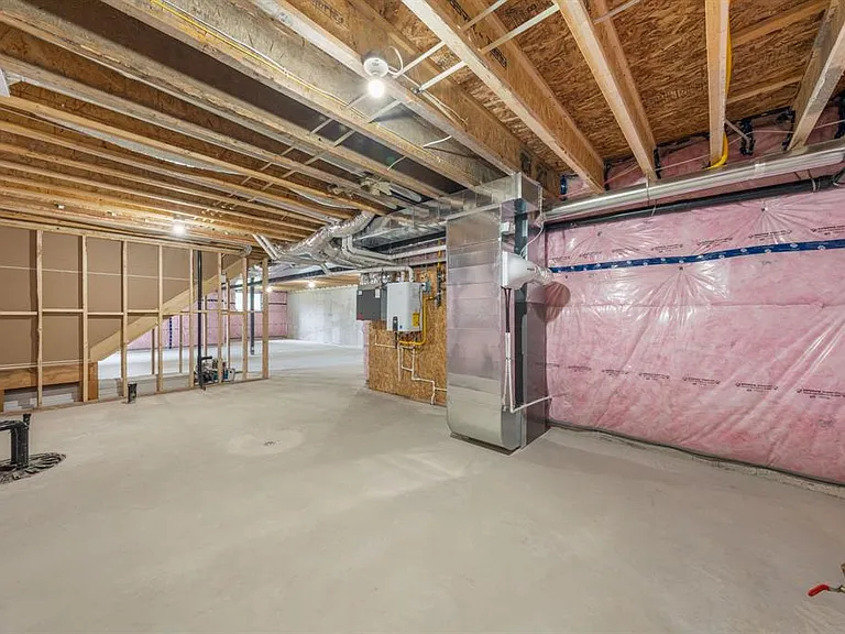 397 Victoria St — Photo 27