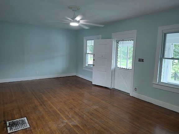 3rd image of 2148 Glenworth Ave