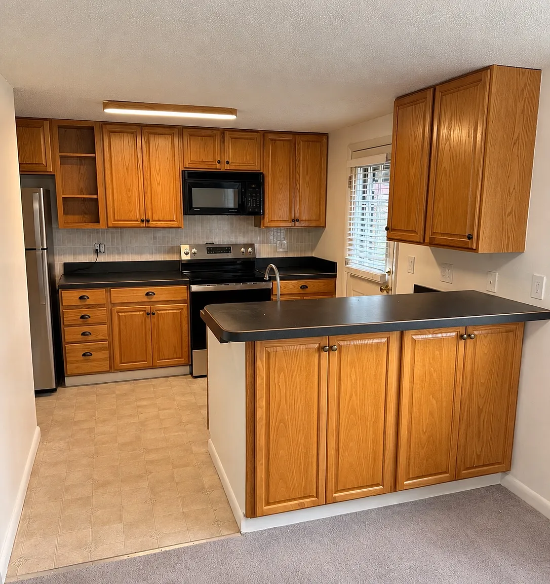 2 bed, 1072 sqft, $2,400 — Photo 2