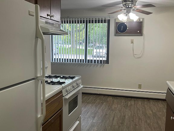 4th image of 540 Oak Run Dr APT 2