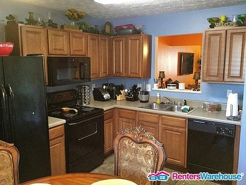 3rd image of 8426 Carlington Ln