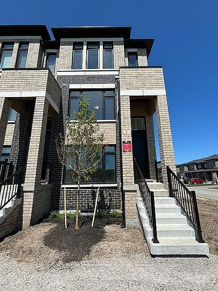 4 bed, $2,800 — Photo 2