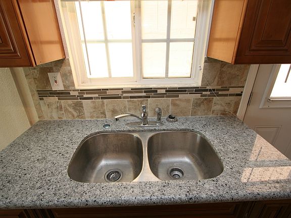 4th image of 834 1/2 W Mission Bay Dr