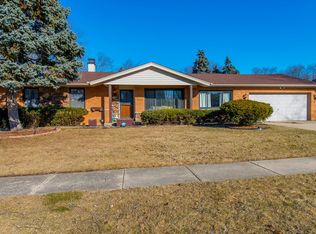 340 Walnut Ln, Elk Grove Village, IL 60007