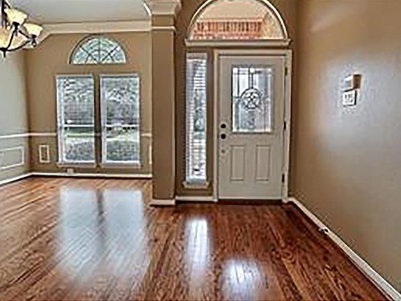2nd image of 1502 Pebble Creek Dr