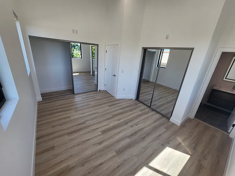 6061 Fulton Ave #8 — Photo 5
