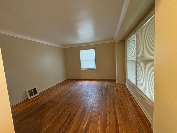 5th image of 19474 Montrose St