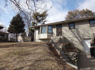 8716 M Cir, Omaha, NE 68127