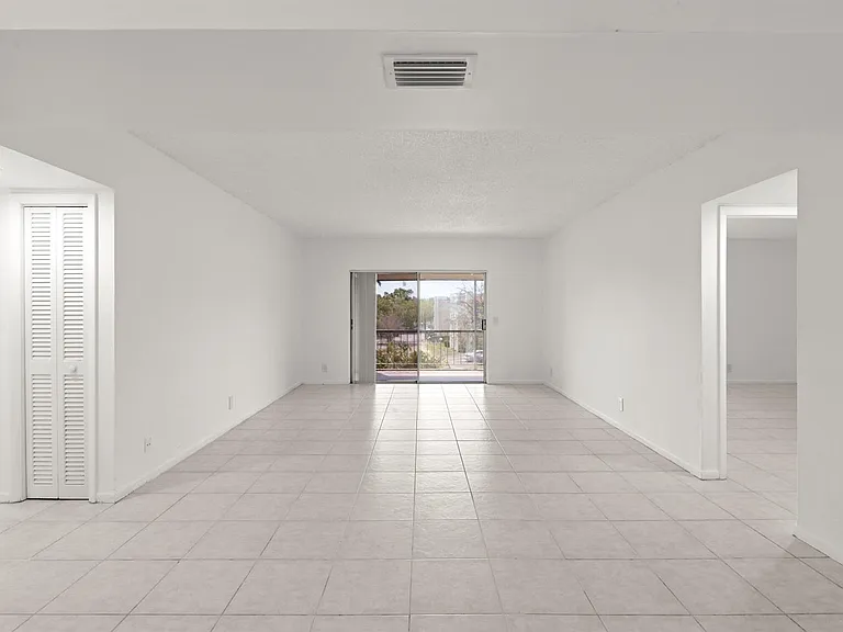 626 NW 13th St #310 — Photo 5